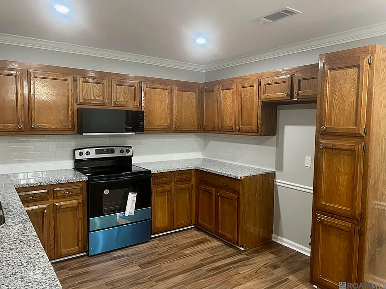 1719 Tallwood Dr — Photo 6