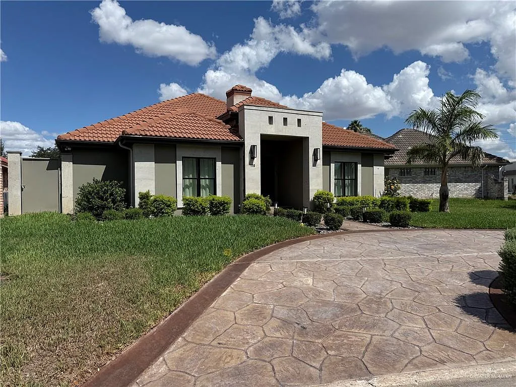 4 bed, 3.5 bath, 2405 sqft, $3,500 — Photo 2
