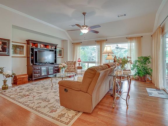 5th image of 10801 Southerland Dr