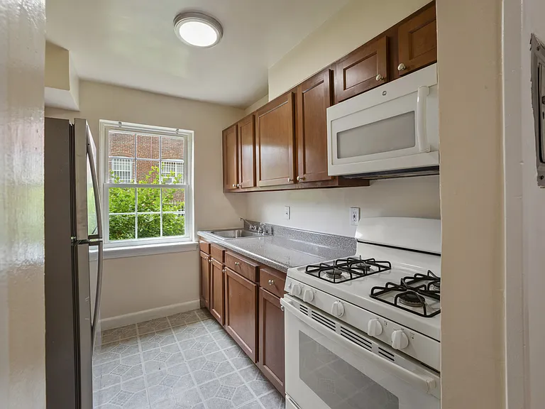 30 Danbury St SE #1 — Photo 41