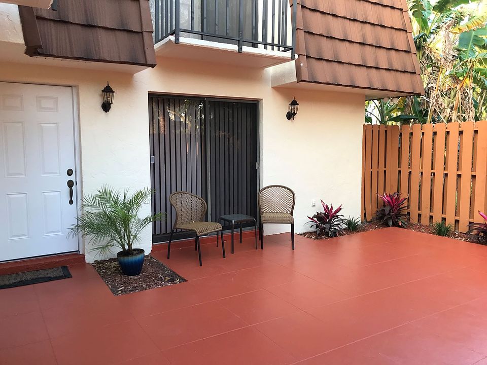 1st image of 1440 Park Shore Cir APT 4