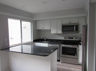 908 Chatham Ln, Columbus, OH 43221