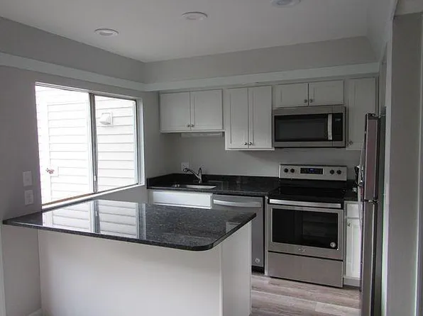 908 Chatham Ln, Columbus, OH 43221