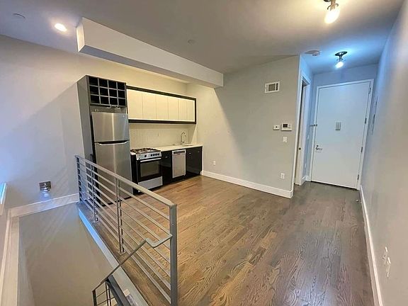 2nd image of 162 Woodruff Ave #1V