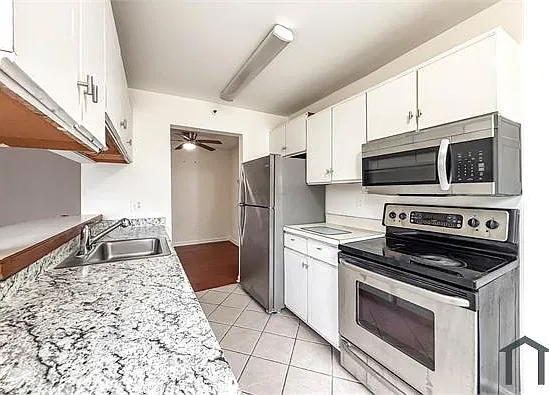 2 bed, 835 sqft, $1,857 — Photo 3