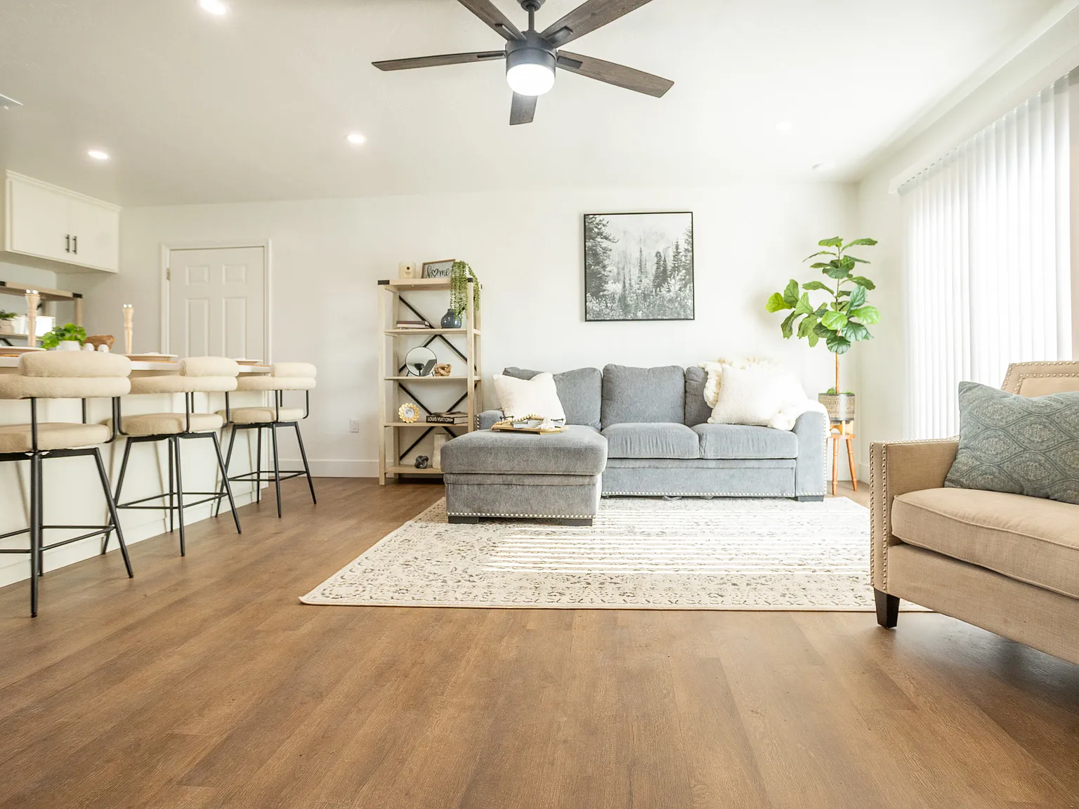 2 bed, 799 sqft, $1,940 — Photo 2