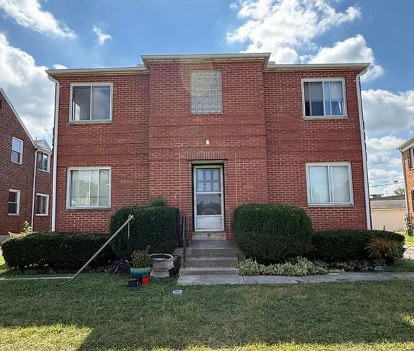 120 E Dorothy Ln