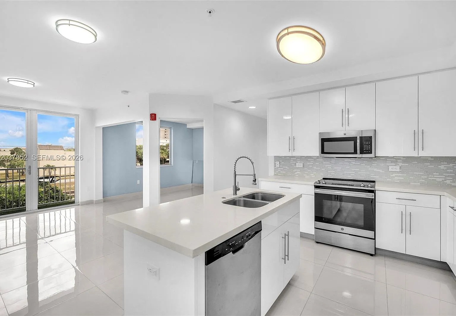Weitzer Aventura Place Co — Photo 1