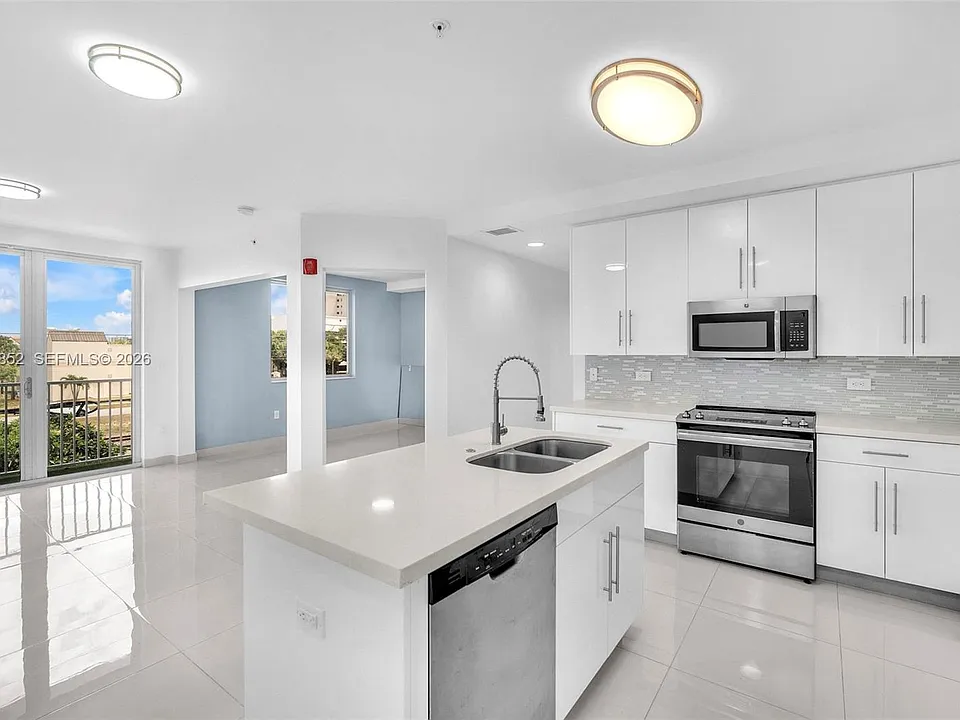 2651 NE 212th Ter #301