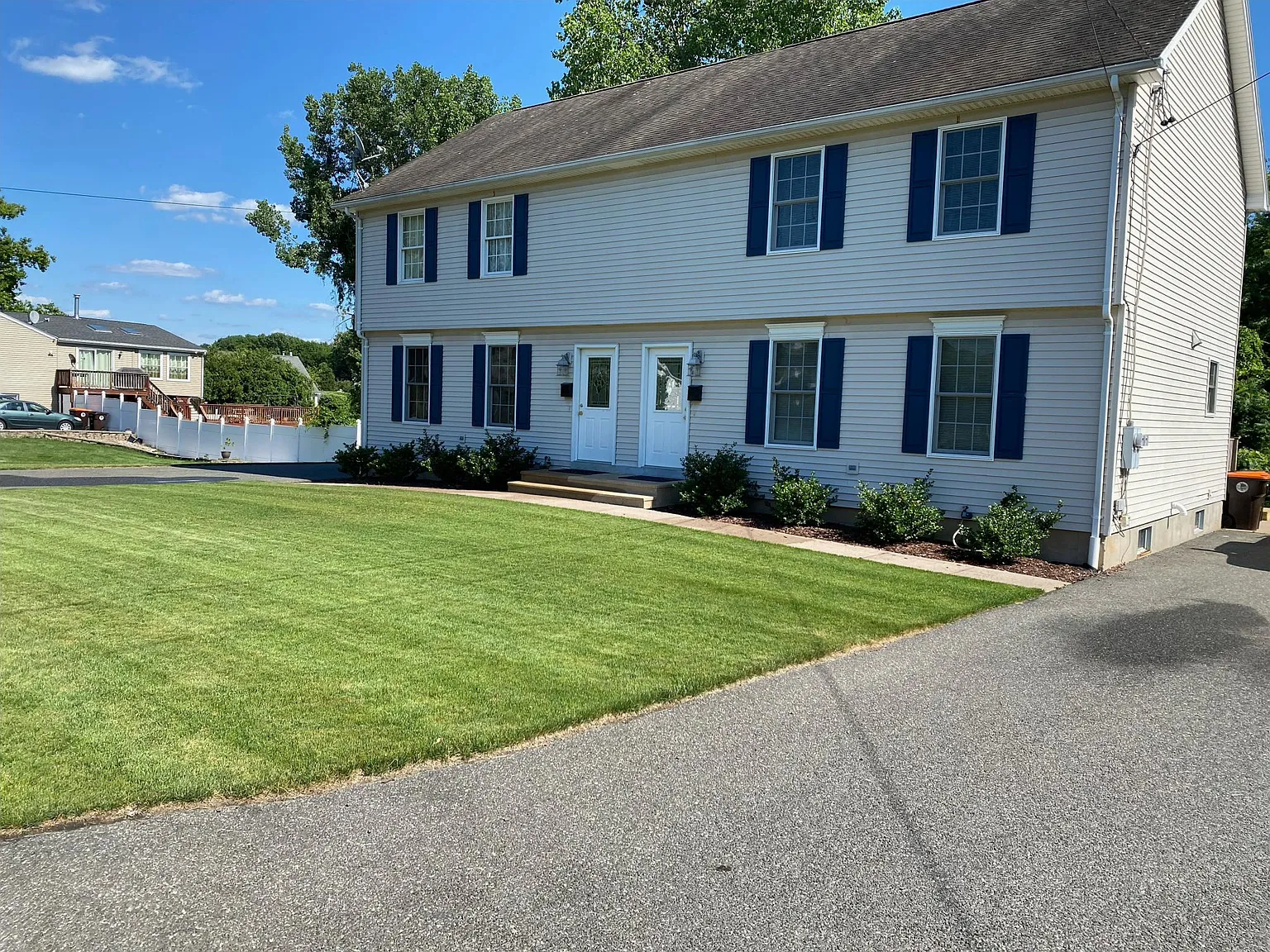 3 bed, 1.5 bath, 1400 sqft, $2,190 — Photo 1