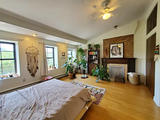 Rented by Compass | media 22