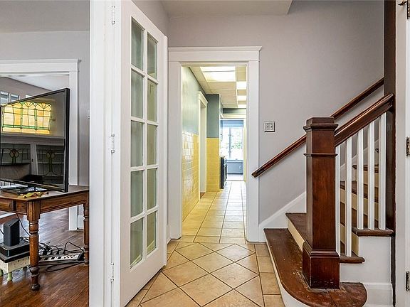 3rd image of 236 Underwood Ave