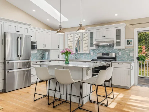 27 Pocahontas Road, Kittery, ME 03905