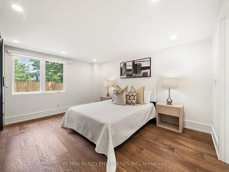 1495 Thetford Ct — Photo 31