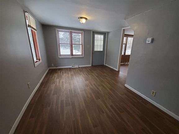 3rd image of 105 N Nohe Ave