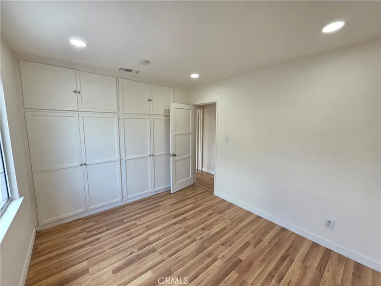 8834 Stansbury Ave — Photo 17
