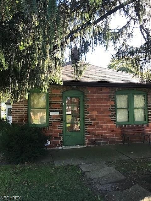 2nd image of 5405 Northcliff Ave