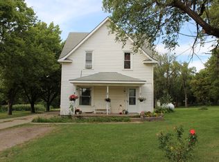 507 E Barton Rd, Leonardville, KS 66449