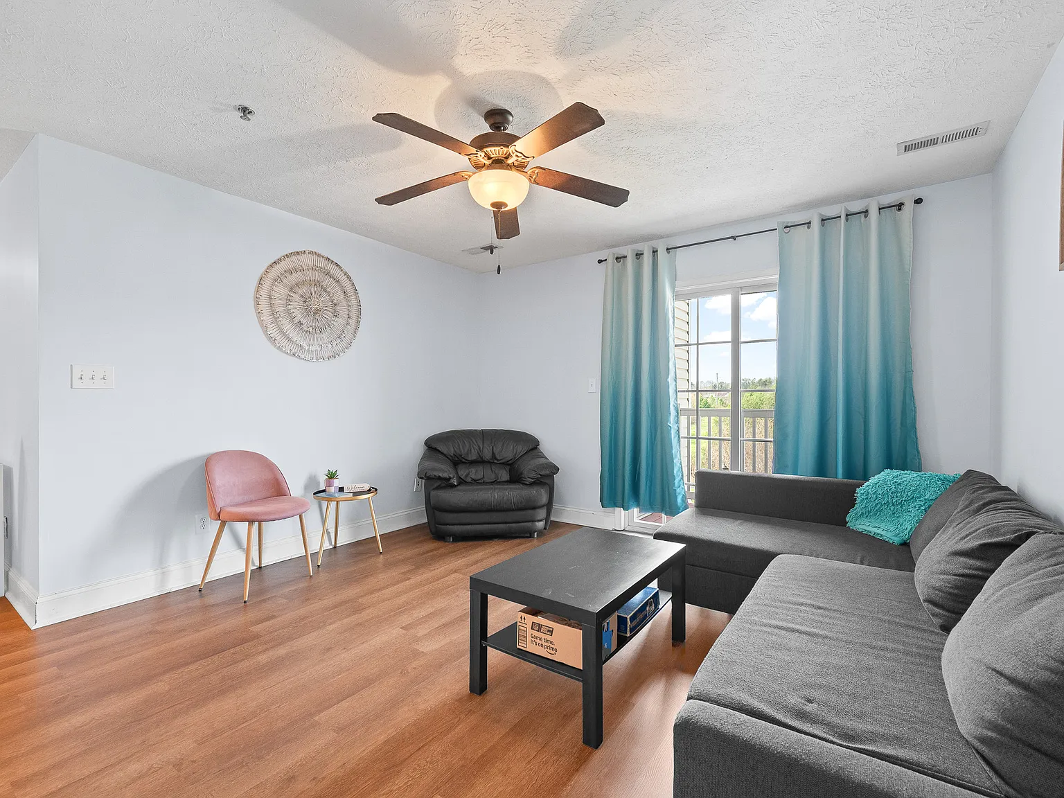 3 bed, 1115 sqft, $1,250 — Photo 3