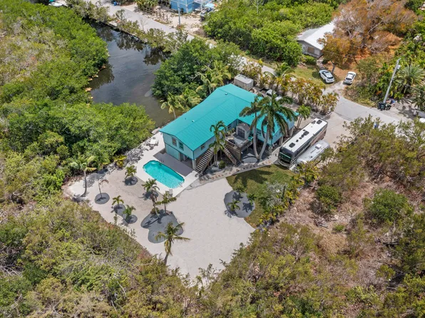 19563 Canal Dr, Sugarloaf Key, FL 33042