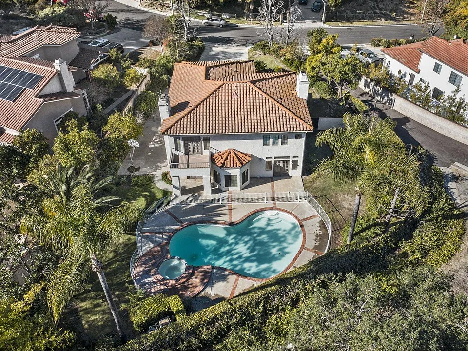 1056 Hooper Dr