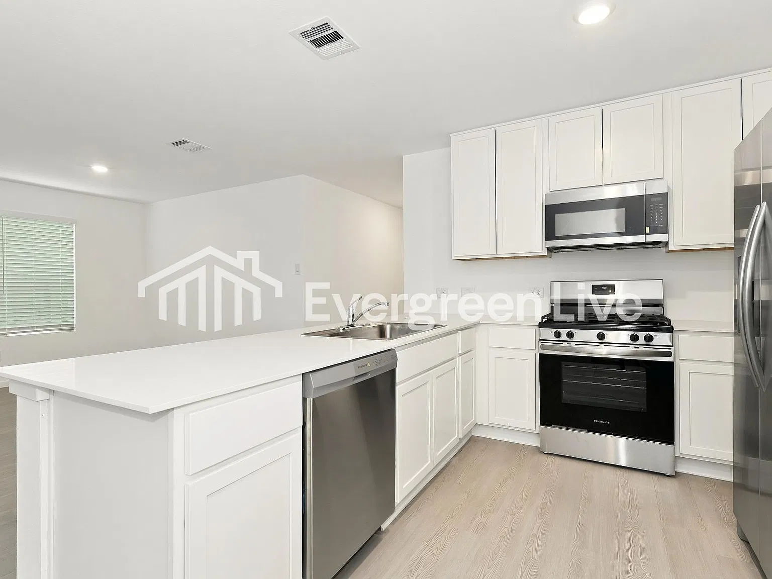 4 bed, 2.0 bath, 1667 sqft, $1,645 — Photo 4