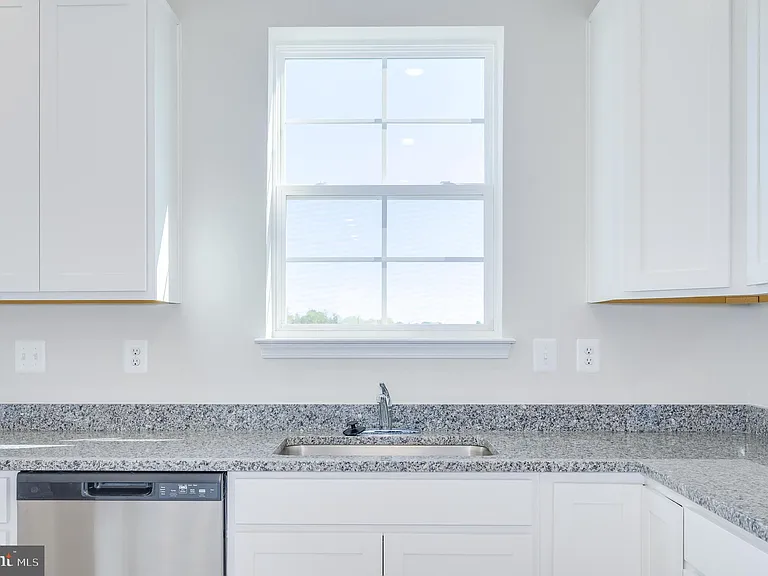 450 Seeback Dr — Photo 15