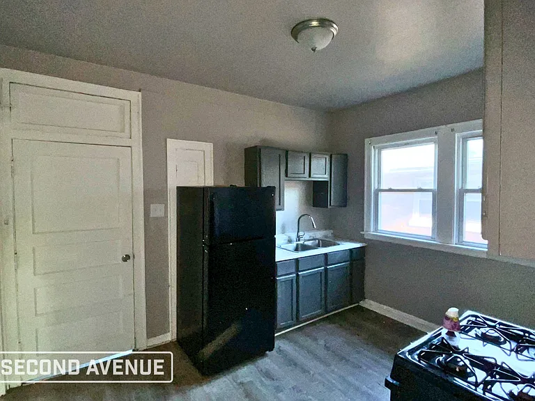 12439 S Perry Ave — Photo 7