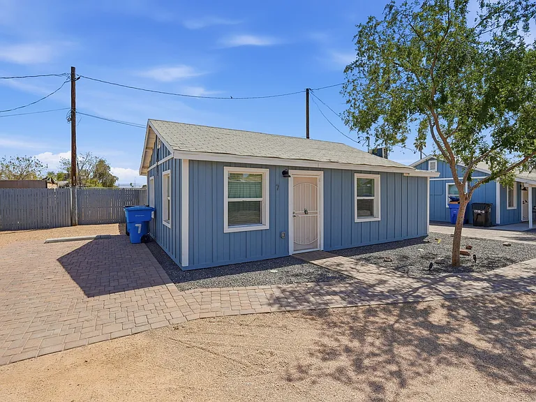 1718 N 26th Pl — Photo 17