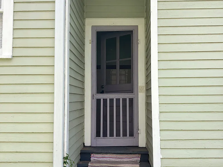 Side entrance leads into the kitchen