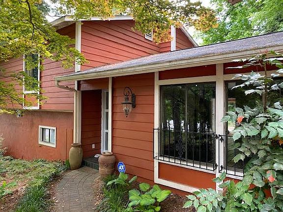 3rd image of 2232 Plymouth Ln
