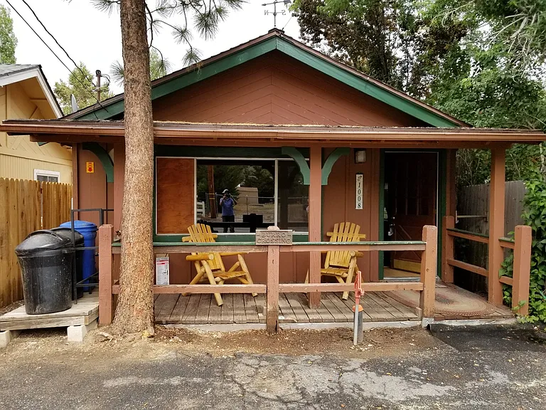 1008 Sierra Ave — Photo 1