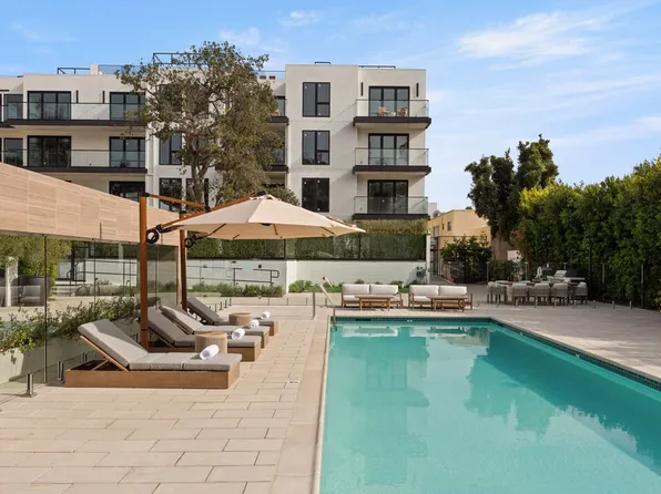 505 Barrington Ave #406, Los Angeles, CA 90049