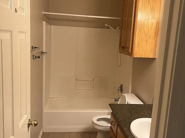 1033 Redwood Ave — Photo 12