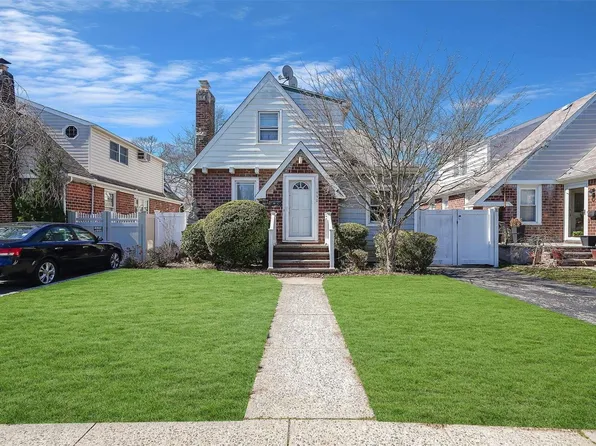 1590 Westervelt Avenue, Baldwin, NY 11510