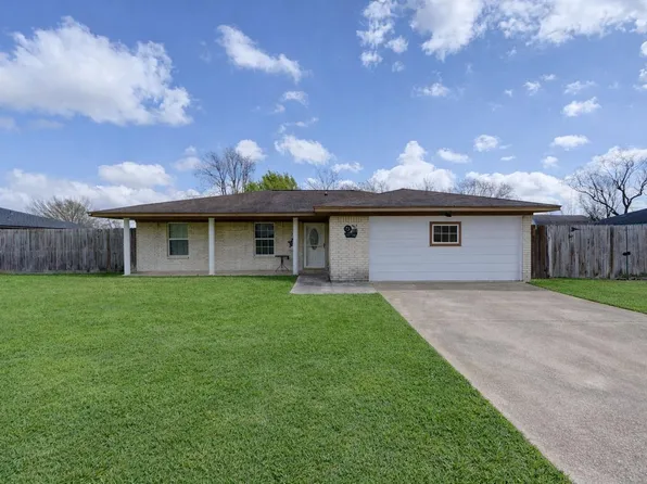 8610 Bluebonnet St, Highlands, TX 77562