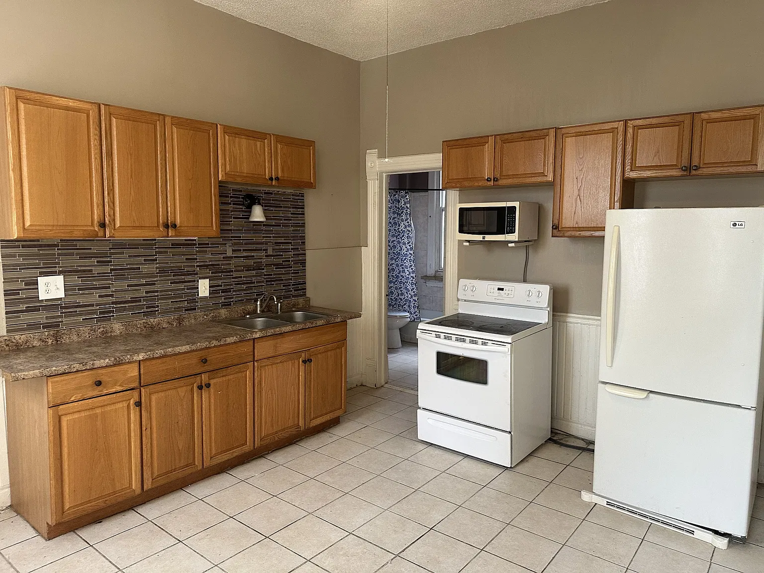 3 bed, 1300 sqft, $1,475 — Photo 2