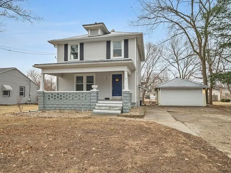 811 W College Ave — Photo 1