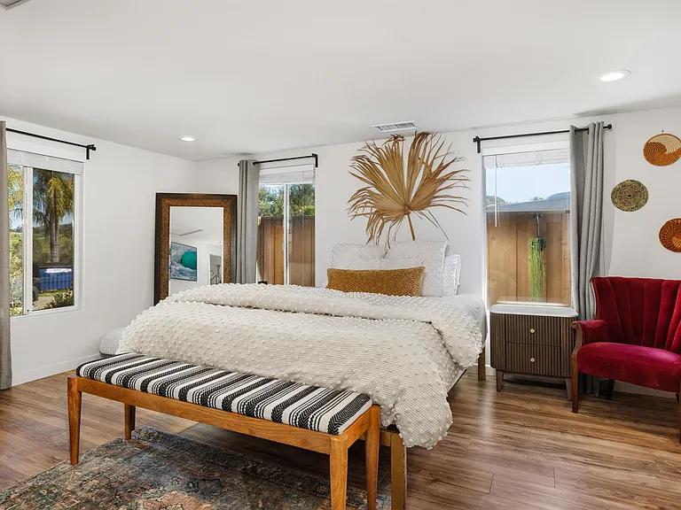 Los Cerritos Ln — Photo 3