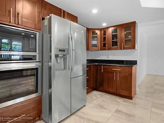 4th image of 1100 SW 13th Pl