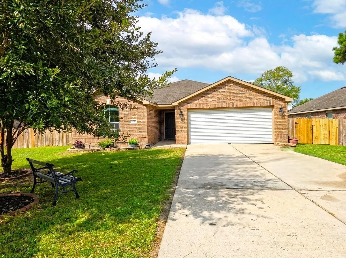 3 bed, 2.0 bath, 1690 sqft, $2,100 — Photo 1
