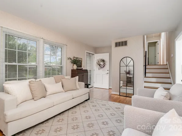 5329 Glenbrier Dr, Charlotte, NC 28212
