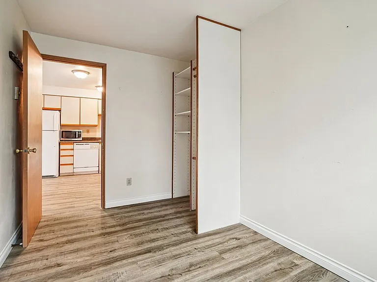 Adams Court Apartments — Photo 57