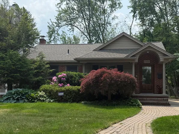 2352 Buckingham Ave, Birmingham, MI 48009
