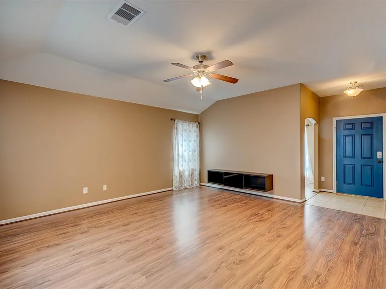 2831 Lockeridge Bend Dr — Photo 2