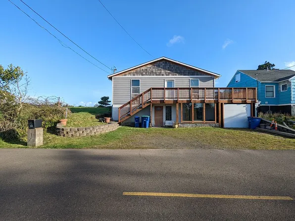 1435 NE 12th St, Lincoln City, OR 97367