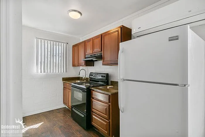 Studio, 1.0 bath, 400 sqft, $725 — Photo 2