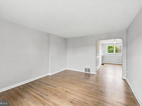 5th image of 2052 Heather Rd