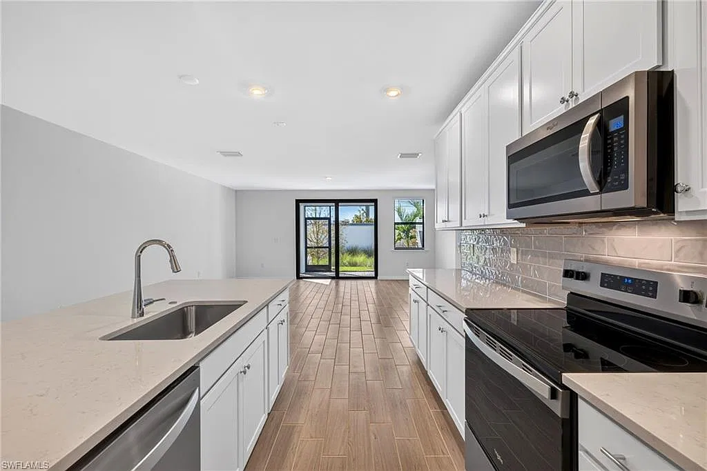 3 bed, 2.5 bath, 1816 sqft, $2,800 — Photo 3