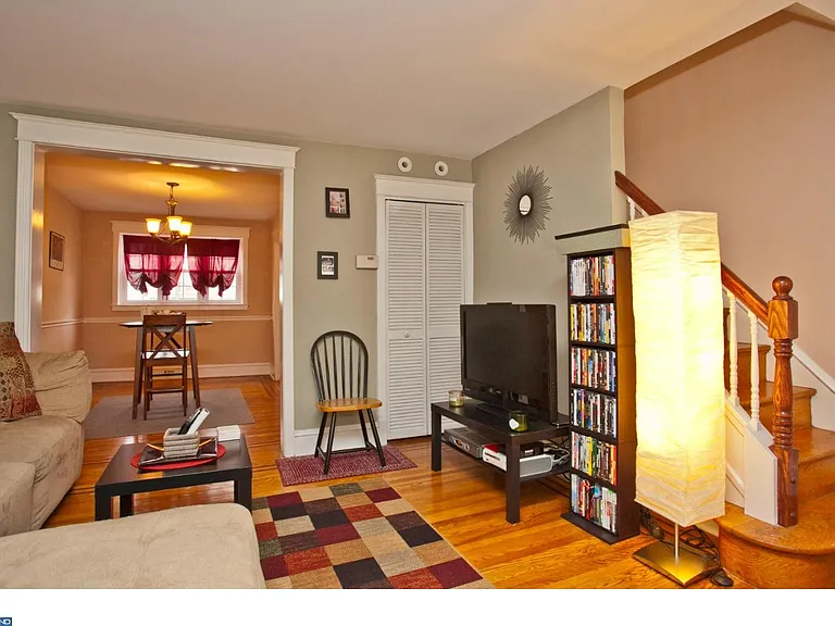 3351 Ainslie St — Photo 5